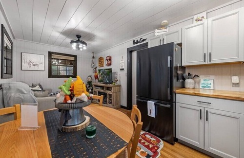 Suches Cabin | *Timber & Tin 2*Cabin|Couples Getaway|Creek|HotTub