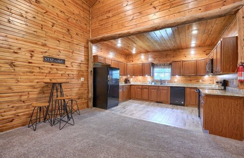 Rockbridge Cabin | Timber View | Pool | Lodge