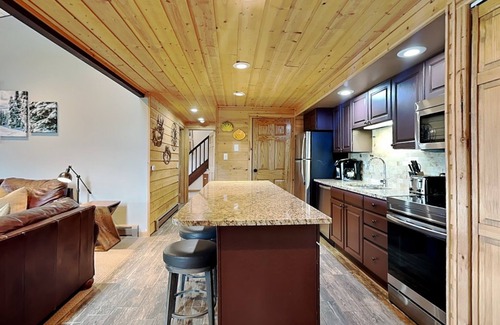 Snowmass Village Condo | 🌲Timberline A3D Deluxe 2-Bedroom + Loft ~ 3/bath ~Hot Tub~Pool~WiFi~Ski-in/out~Local Shuttle🌲