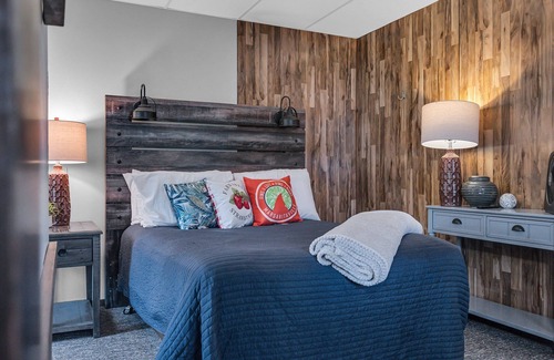 Ellicottville Cabin | Timberline Lodge - Downtown Ellicottville - Room 200