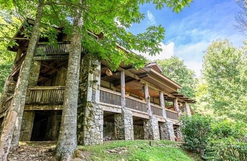 Mars Hill Cabin | Timberwolf Lodge in Mars Hill
