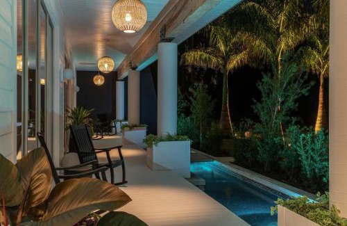 Naples House | ✰ Time 4 U Estate: Hot tub, Pool, Tennis Court, Ping Pong Fire Pit & More!