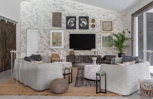 Naples House | ✰ Time 4 U Estate: Hot tub, Pool, Tennis Court, Ping Pong Fire Pit & More!