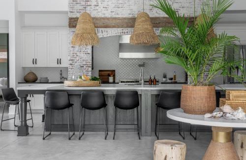 Naples House | ✰ Time 4 U Estate: Hot tub, Pool, Tennis Court, Ping Pong Fire Pit & More!