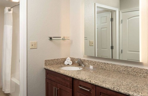 Brentwood Hotel | Time To Relax in Your Suite! Full Kitchen, Outdoor Pool, Free Breakfast