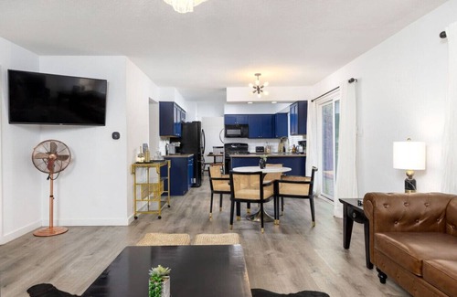 Round Rock House | Timeless-Texas-Inn Heated Pool Oasis LUX Vibe