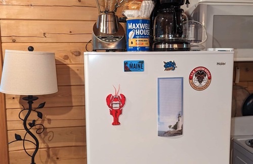 Lubec Cabin | Tiny cabin BIG CHARM/Military discount/Fire pit/Beach/No pet fee