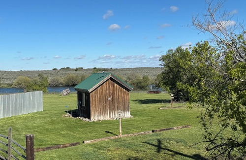 Chester Cabin | Tiny Cabin on the River (EV, Dog Friendly), Tiny Cabin on the River