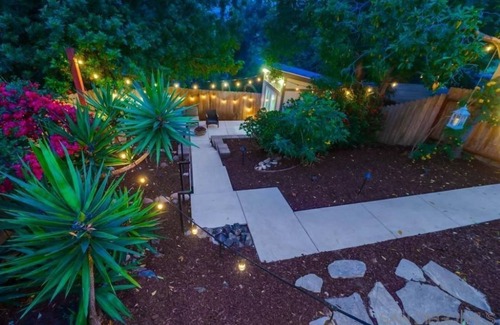 Stockton House | Tiny Canyon House in Hip Neighborhood