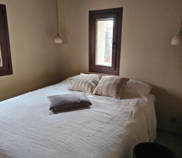 Nafpaktos House | Tiny Cottage lemon & pies