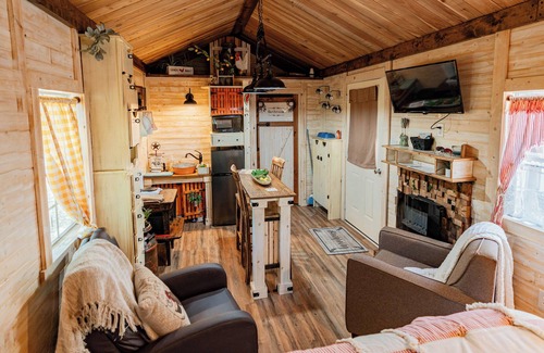 Granbury Cabin | Tiny Farmhouse on 4 Acres near Downtown Granbury