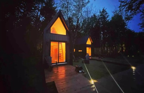 Clare House | “Tiny Four” (Private Hot Tub)