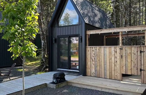 Clare House | “Tiny Four” (Private Hot Tub)