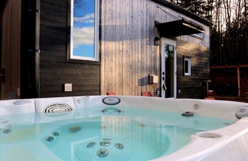 Saint-Simon Ski Chalet | Tiny House, Entre mer et Montagne with hot tube and acces St-Laurence river