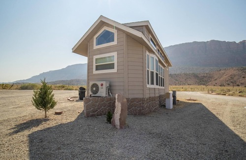 Moab South Valley House | Tiny Home #8 - Tiny Home #8 FunStays Tiny Home