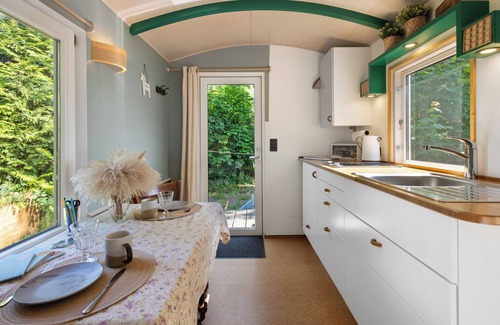 Fitzen House | Tiny Home 'Alma' with Private Garden and Wi-Fi