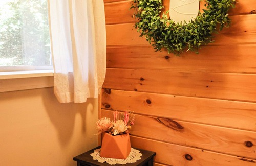 Old Town House | Tiny Home, Big Character. Close to Town, Lake, and Trails! Pet-Friendly!