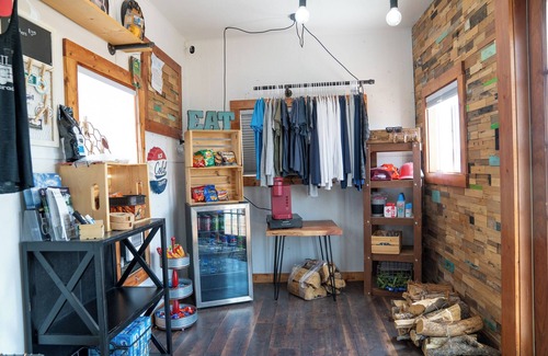 Meeker House | Tiny Home built on "Tiny House Nation" with one Queen bed in a loft and twin on main floor. Sleeps: 3