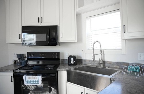 Wyldwood House | Tiny Home Experience - Ideal for Solo Travelers, Couples, or Small Groups! 🏡✨