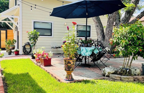 Highland Park Apartment | Tiny home in vibrant downtown San Antonio only minutes away from many sites.