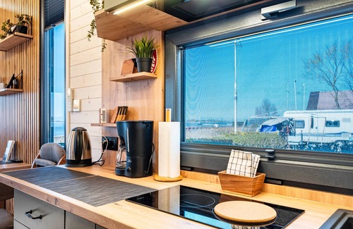 Hagen im Bremischen House | Tiny Home 'Ingo John' with Sea View, Wi-Fi and Air Conditioning