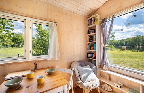 Fitzen House | Tiny Home 'Mit Blick Auf Den See' with Private Garden, Wi-Fi and Air Conditioning