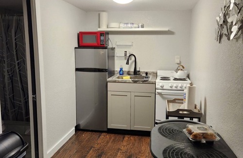 Historic Kenwood House | Tiny home near DTSP in a quiet neighborhood