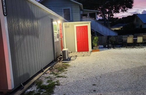Historic Kenwood House | Tiny home near DTSP in a quiet neighborhood