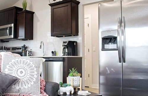 Centerton House | Tiny Home near MTB Trails, Wal-Mart HQ, Sleeps 6+