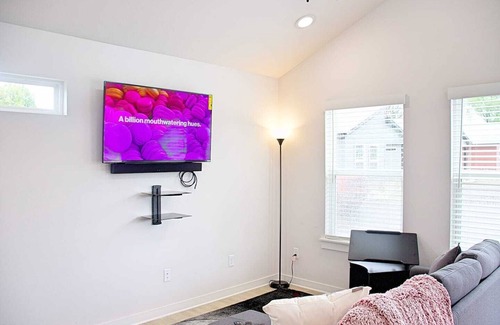 Centerton House | Tiny Home near MTB Trails, Wal-Mart HQ, Sleeps 6