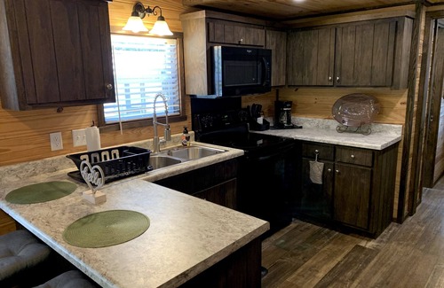 Blairsville Cabin | Tiny home only 1 mile from Vogel State Park! The Gray Loft Reece Farm Village