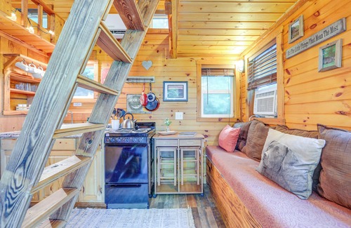 Newport Cabin | Tiny Home w/Private Sauna in Woods of Newport!