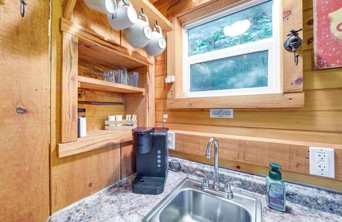 Newport Cabin | Tiny Home w/Private Sauna in Woods of Newport!