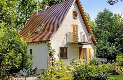 Bad Waldsee House | Tiny Home 'Zirkuswagen' with Private Terrace, Shared Garden and Wi-Fi