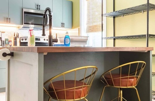 Wilmington House | Tiny House Apt in Little Italy w OffStreet Parking