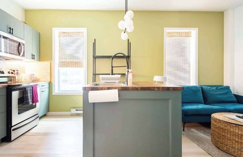 Wilmington House | Tiny House Apt in Little Italy w OffStreet Parking