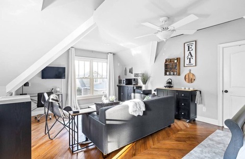 East Side House | Tiny House Living in heart of ATL +secret backyard