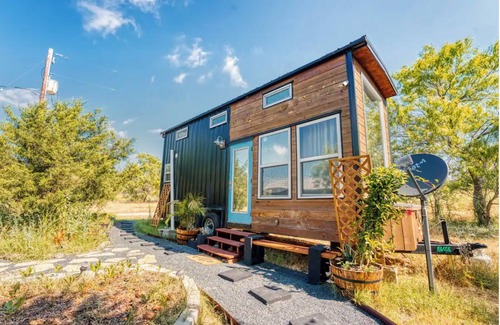 Del Valle House | Tiny House On 5 Acres 20 min from Downtown Austin