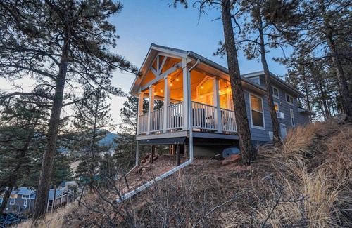 Woodland Park Ski Chalet | Tiny House | Pet-Friendly | Pikes Peak Views