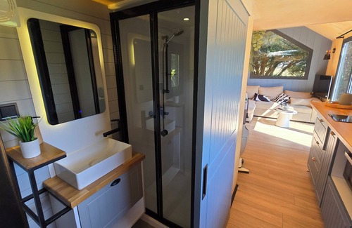 Yvias Cabin | Tiny house Private Jacuzzi Dome