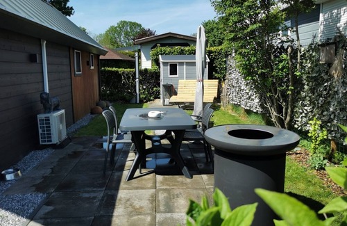 Lathum House | Tiny house time out at the lake and beach. Fenced garden, outdoor shower and fireplace.