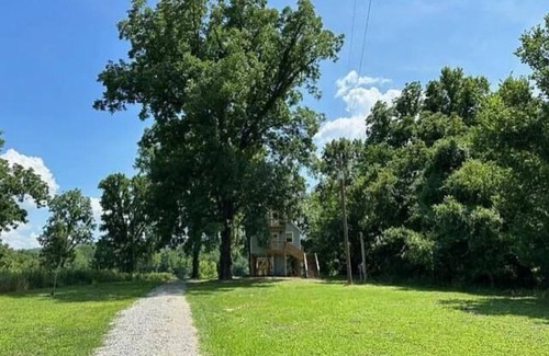 Batesville House | Tiny Luxury Cabin Retreat On White River
