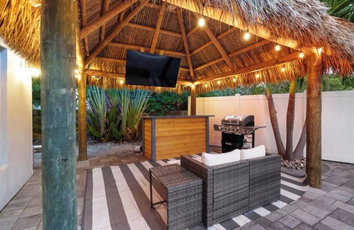Coral Ridge Apartment | Tiny Pad 1Ml to Beach + FREE Heated Pool