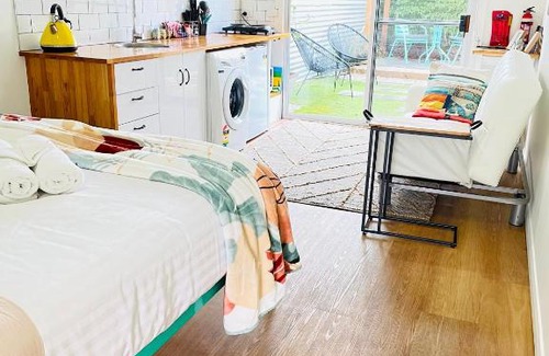 East Devonport Apartment | Tiny Tom - Hidden beside the river Mersey