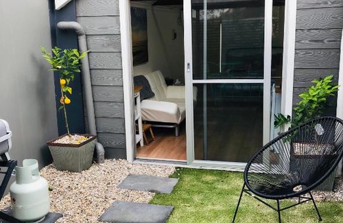 East Devonport Apartment | Tiny Tom - Hidden beside the river Mersey