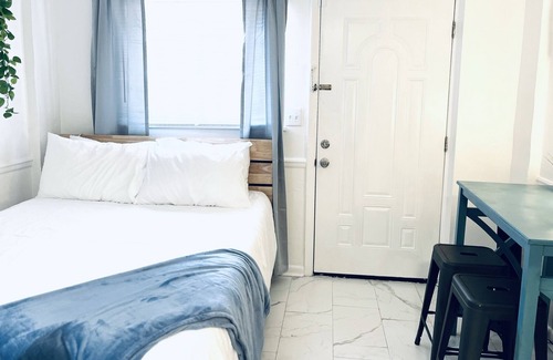 University Heights Cottage | Tiny UF Oasis Walk to Campus
