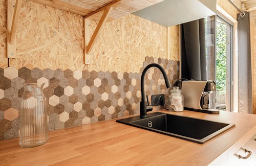 Orange Cabin | Tinyhouse & bees: an unusual stay in Provence