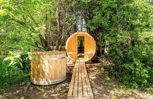 Orange Cabin | Tinyhouse & bees: an unusual stay in Provence
