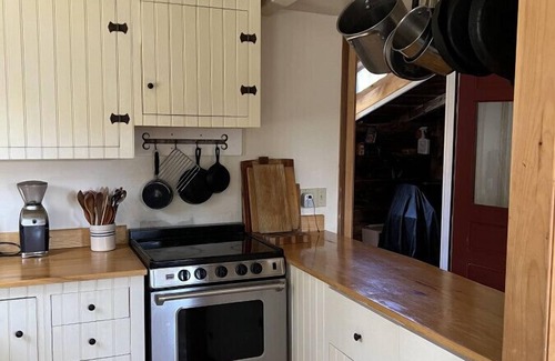 Vinalhaven House | Tip Toe Cottage overlooking Crockett's Cove