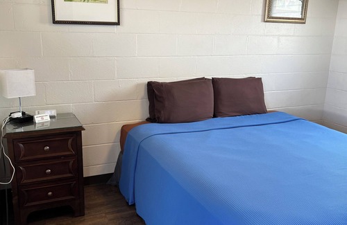 Lihue Hotel | Tip Top Motel Cafe & Bakery